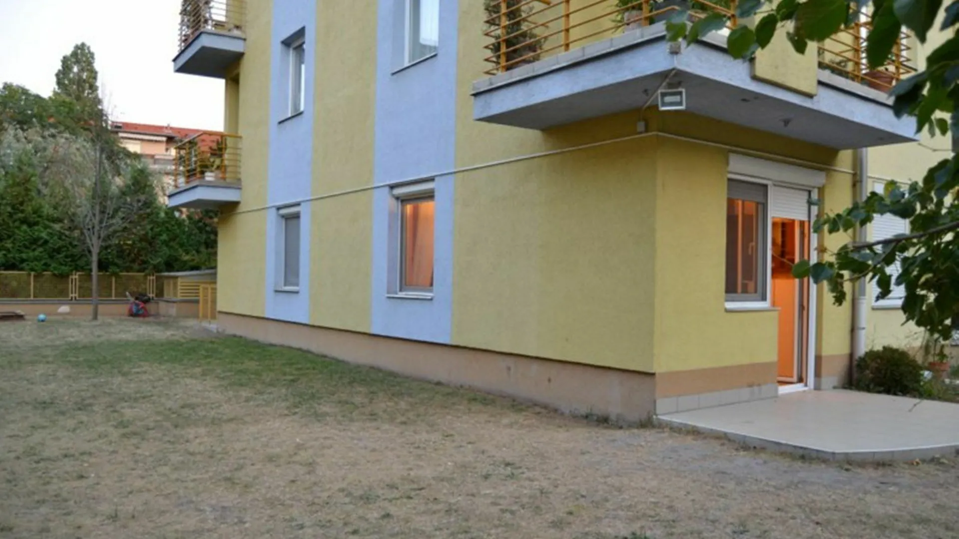 Ujpest contacts
